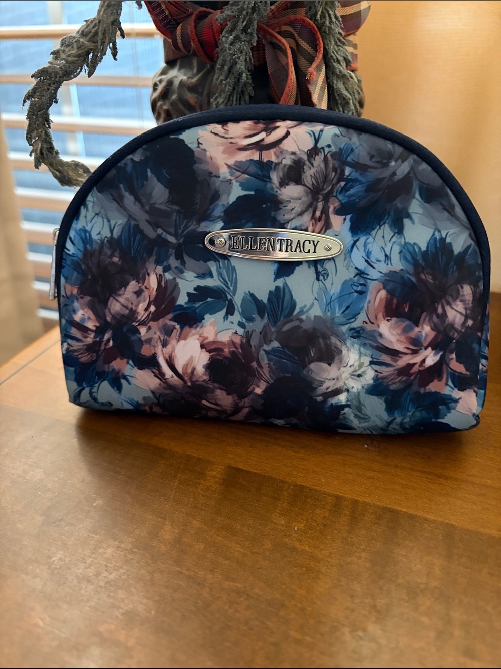 Ellen Tracy small cosmetic pouch